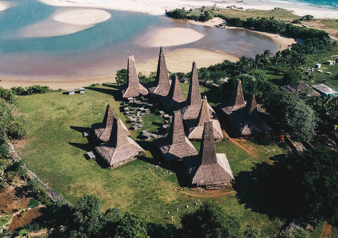 Ratenggaro Beach